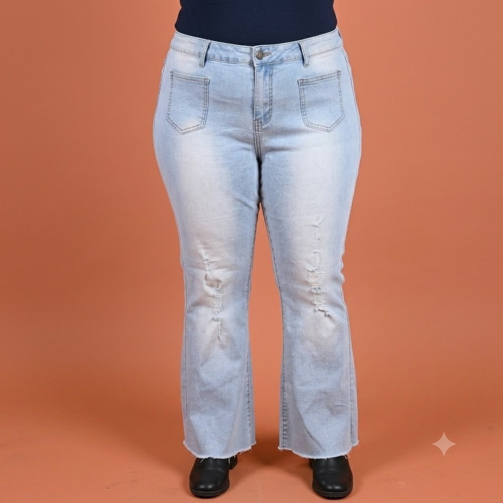 Suzanne Betro Denim Women's 18 Light Wash Distressed Flare Jeans Frayed EUC
